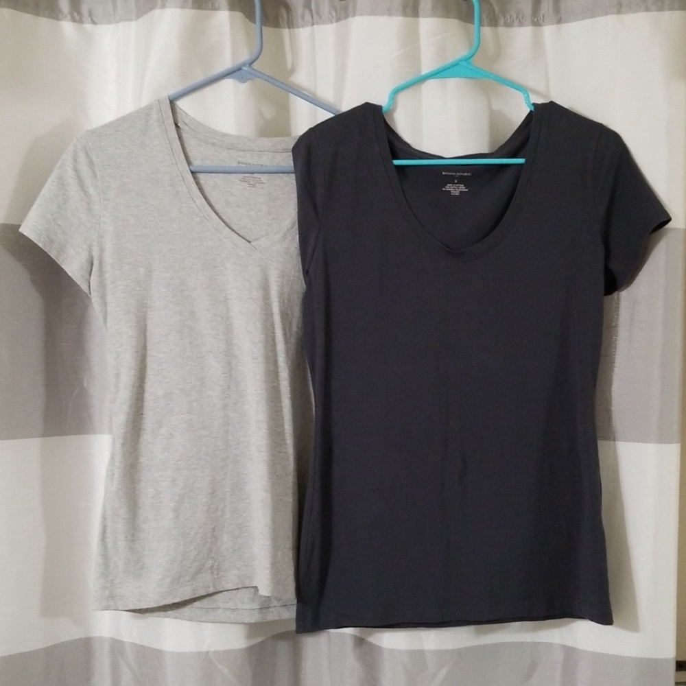 2 Banana republic t shirts size small